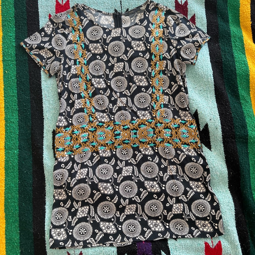 Cute Mini Dress w/embroidery detail on front